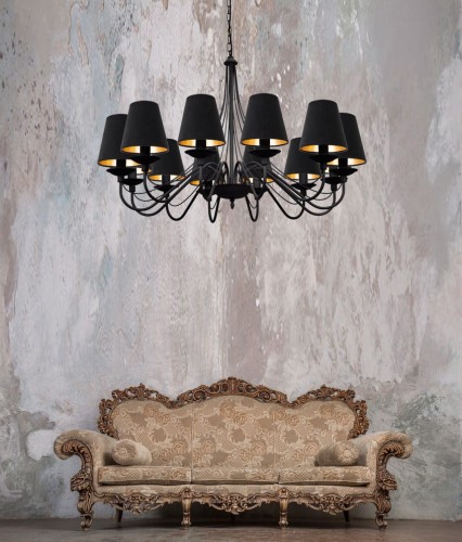 elegancki-czarny-zyrandol-w-salonie