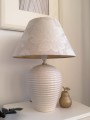 lampa-stolowa-z-duzym-lnianym-abazurem.jpg